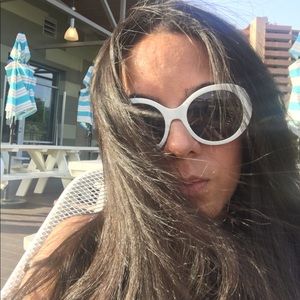 Meet your Posher, Karamaria